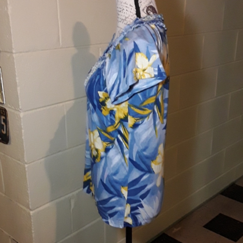 Adorable Caribbean Joe floral shirt - Picture 2 of 4